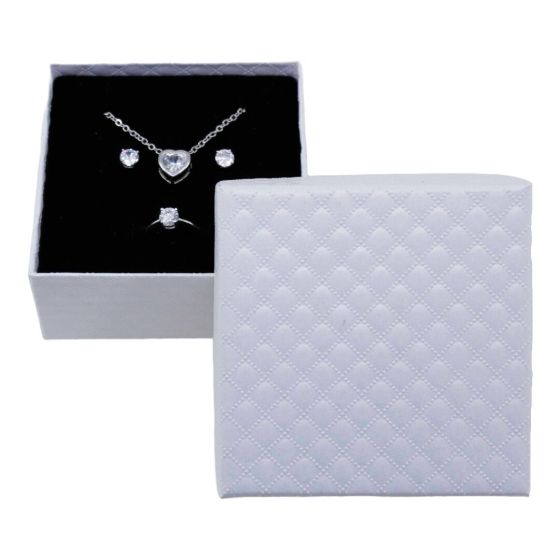 Textured metallic sheen, White card universal box with a Black flock coated foam inner.
Outer edge of box measures approx. 7.5cm x 7.5cm x 3.5cm
Usable space measures approx. 7cm x 7cm x 3.2cm.
Pack of 24.
***Jewellery not included***