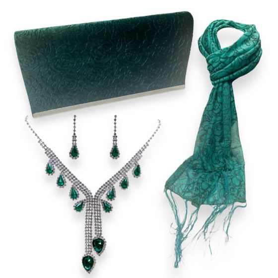 Amazing Value Evening Set great for that special occasion .

Set includes stunning Velvet evening bag with an embossed rose design with magnetc fastner and rhodium chain shoulder strap  .Set includes  rose design scarf and diamante set with genuine crys