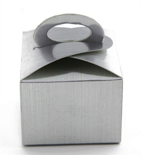 Metalic Silver Coloured Grain Design Favour Gift Box.
Measures Approx 5 x 6.5cm
Pack of 12.