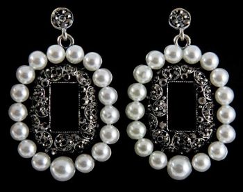 Pearl Earrings (£2.20 per Pair)
