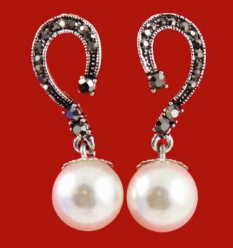 Pearl Drop Earrings (£1.05 per Pair)