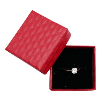 Red quilted card ring boxes 

Measuring approx. 4.1cm length, 4.3cm width, 2cm depth

Pack of 40