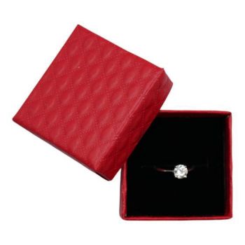 Red quilted card ring boxes 

Measuring approx. 4.1cm length, 4.3cm width, 2cm depth

Pack of 40