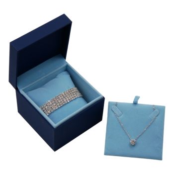 Dual Navy soft touch universal box with a baby blue velvet interior.
Box comes with pillow insert and necklace insert, avaliable for watch, bangle, bracelet and necklace.
Box measuring approx. 10cm x 10cm x 8cm

****Jewellery not included***