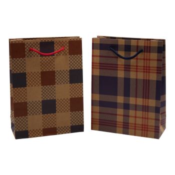 Paper gift bag with 2 assorted plaid designs.
Measuring size approx 20cm x 15cm x 5.5cm.
Sold as a pack of 12.