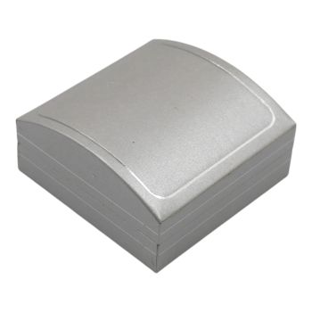 Classic Silver leatherette card earring box, decorated with a Silver colour line, White velvet and White Satin interior.
Box measures approx. 7cm x 7cm x 3.5m.
****Earrings not included****