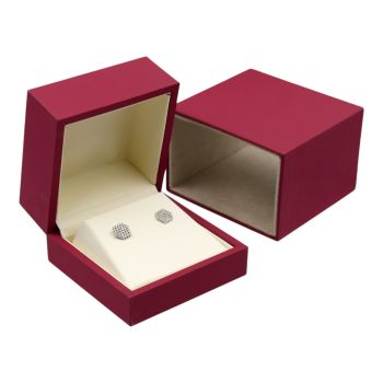 Couture Burgundy soft touch earrings box with a cream leatherette interior.
Box comes with a matching hard suede sleeve.

Box measuring approx. 8cm x 8cm x 5cm
Sleeve measures approx. 9cm 8.5cm x 6cm.

*Jewellery not included.