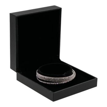 Black leather look c-clip box with a Black velvet interior.
Measuring approx 9cm x 9cm x 3.3cm.
Pack of 12.
***Bangle not included***