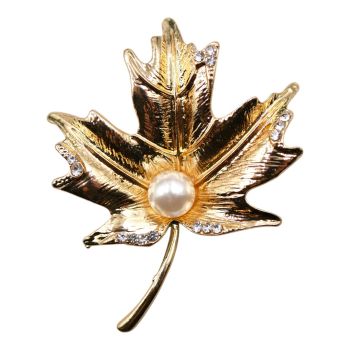 Venetti collection, Gold colour plated maple leaf design brooch with genuine Clear crystal stones and a imitation pearl.
