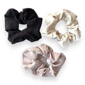 Assorted cotton feel scrunchies in natural tones.

Available in Black ,Cream and Beige .

Sold as a pack of 12 assorted .

Size approx 12 cm in circumference 